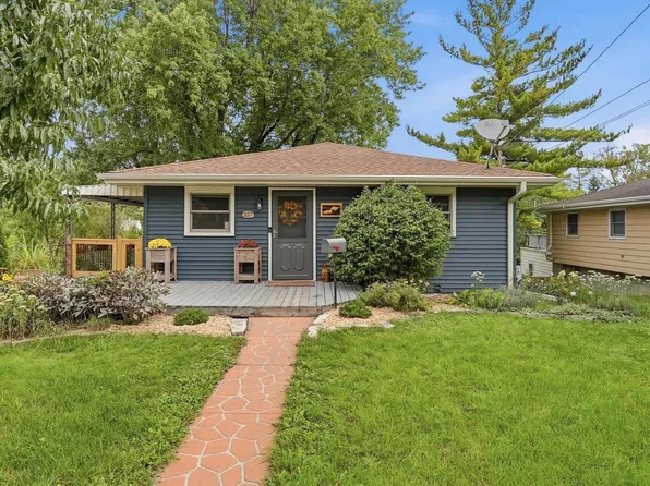 357 E Wisconsin AVENUE, Pewaukee, WI 53072