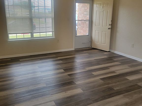 4th image of 4200 Elms Run Cir #2