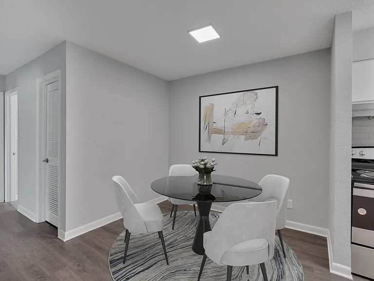SoHo Apartment Homes — Photo 17