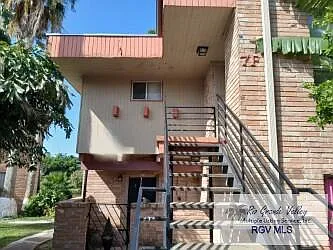 3 bed, 2.0 bath, 1362 sqft, $1,300 — Photo 2