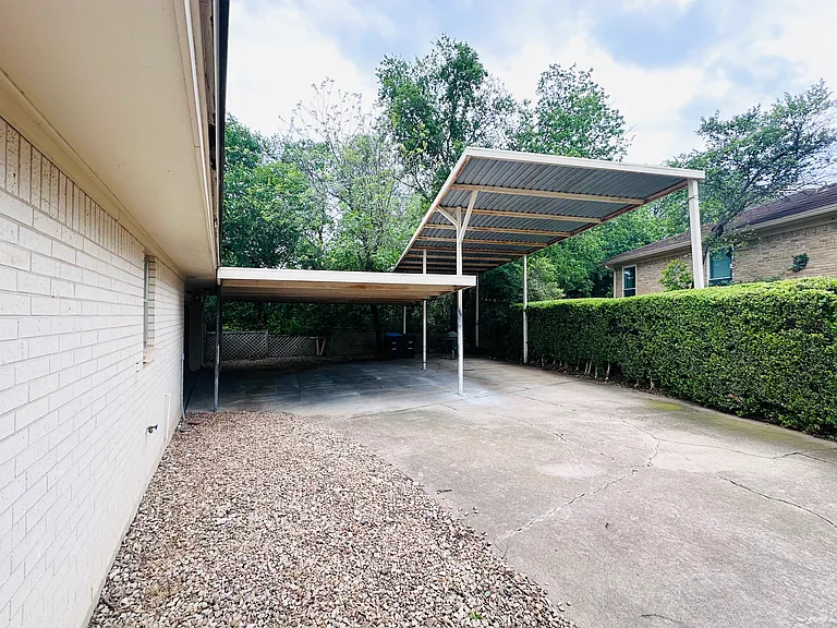 401 Lake Louise Ct — Photo 24