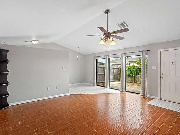 2nd image of 1807 Fox Run Dr