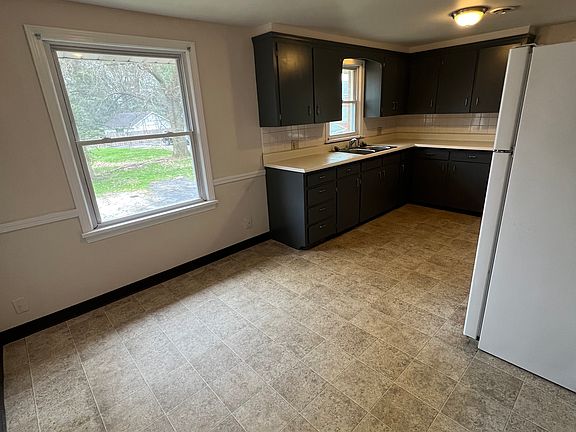 3rd image of 5117 Allen Dr #2