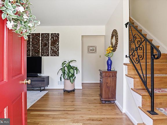 4th image of 8143 Edmonton Ct