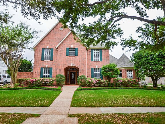 2nd image of 3811 Colony Woods Dr