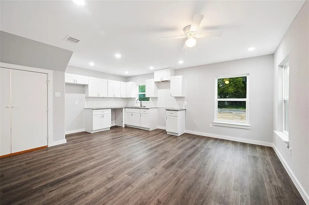 8215 Crestview Dr — Photo 3