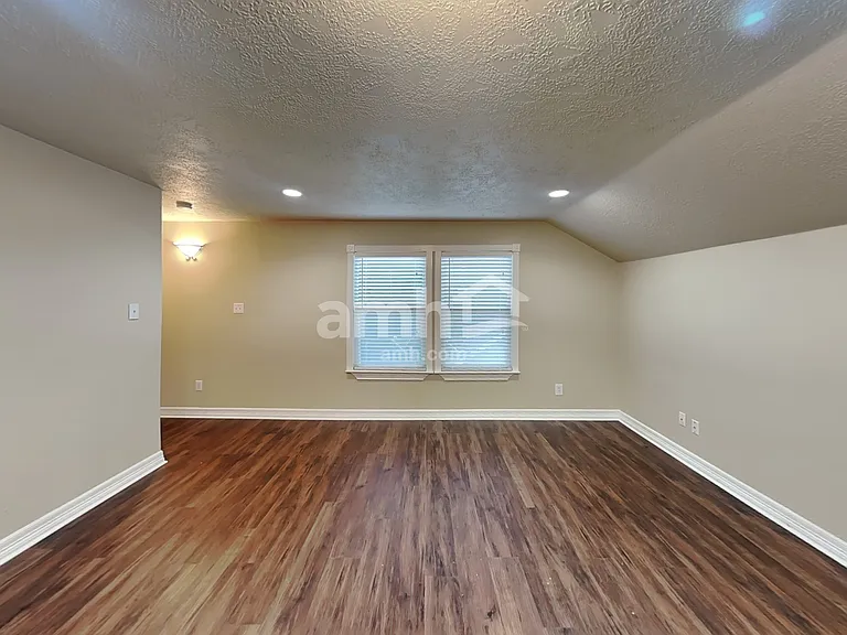 504 Forest Glen St — Photo 19