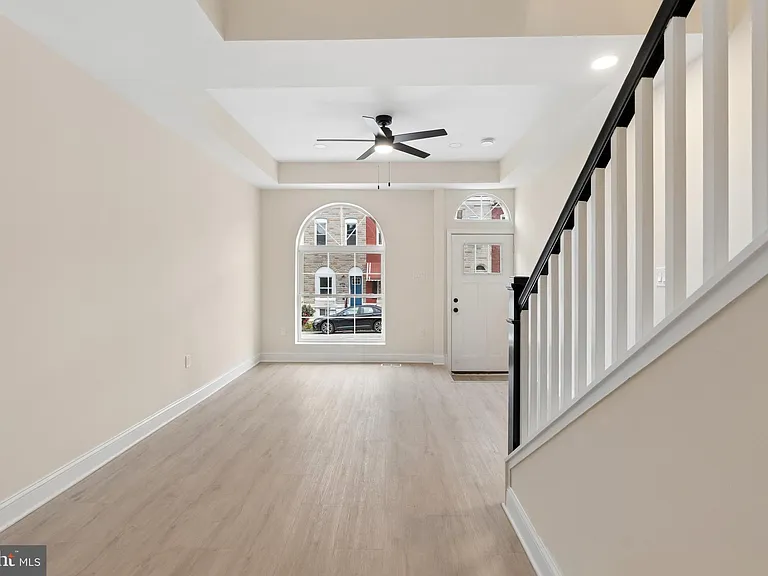 2416 E Hoffman St — Photo 3
