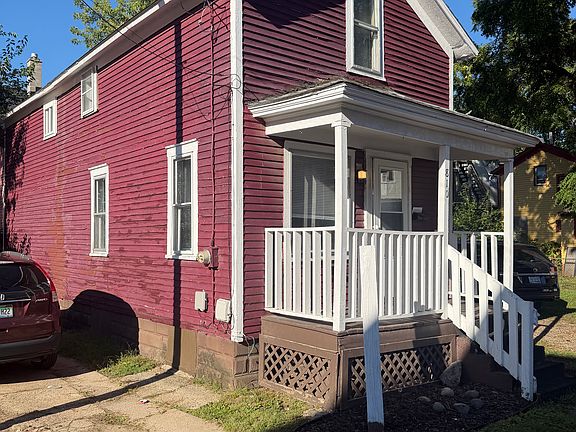 2nd image of 810 W Walnut St