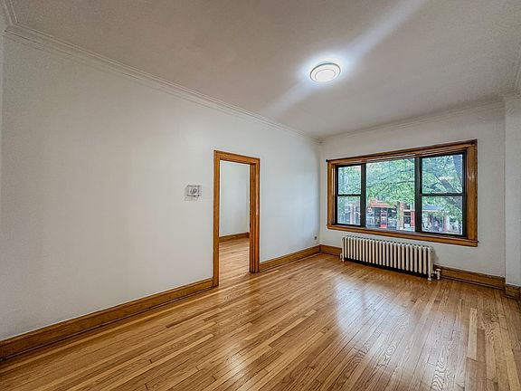 5th image of 1104 N Ashland Ave #2