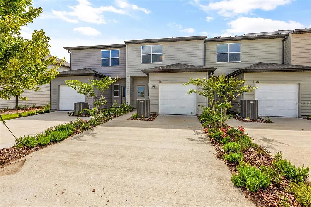 3 bed, 2.5 bath, 1594 sqft, $2,050 — Photo 3