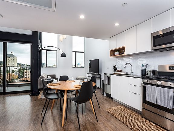 3rd image of 1737 N Las Palmas Ave #606