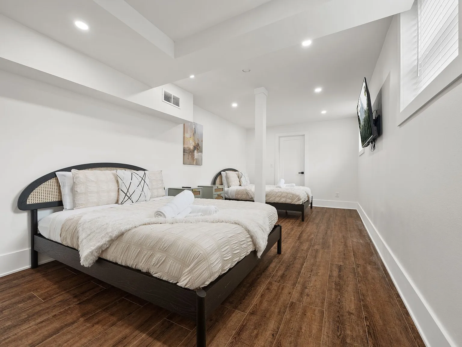 5 bed, 2448 sqft, $6,000 — Photo 3