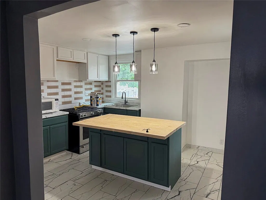 4 bed, 1.5 bath, $1,750 — Photo 3