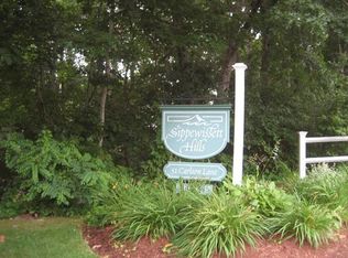 51 Carlson Ln APT 21, Falmouth, MA 02540