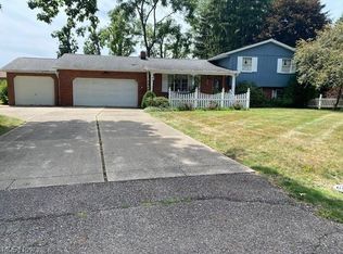 1524 Lomalinda Cir NW, Uniontown, OH 44685