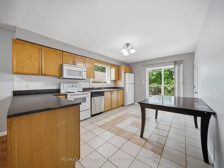 146 Bankside Dr N #UPPER — Photo 8