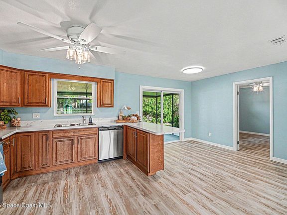 5th image of 3087 Sea Gate Cir