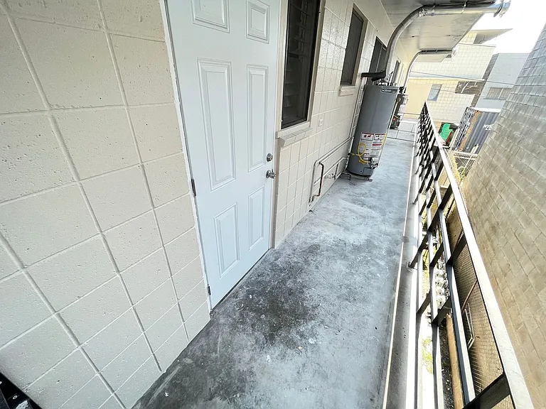 918 Hikina Ln — Photo 3