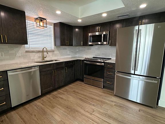 5th image of 1824 Sabal Palm Dr