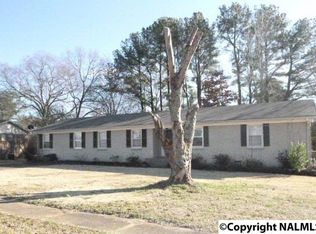 2107 Edinburgh Dr S, Huntsville, AL 35803