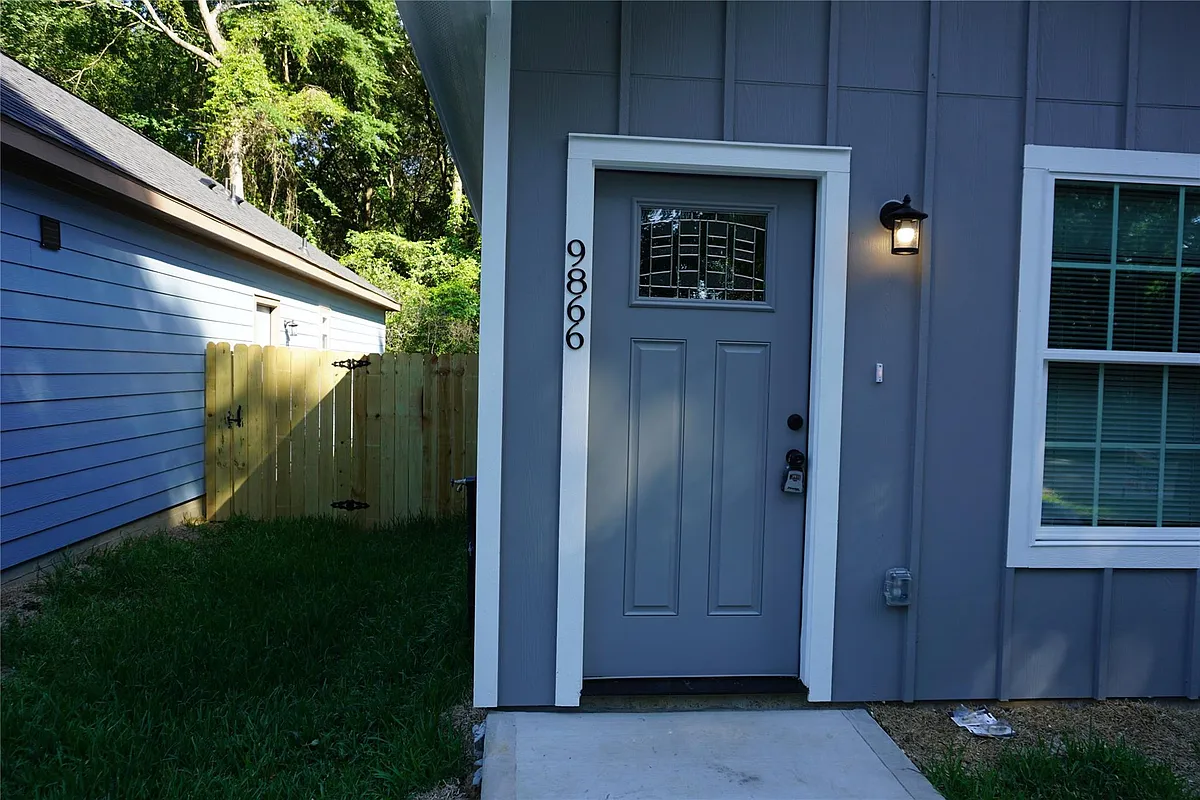 Building Photo - 9866 Arbor Oak