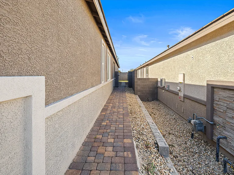 9446 Sequoia Ridge Ave — Photo 23