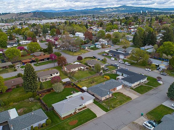 4th image of 10505 E Balfour Ct