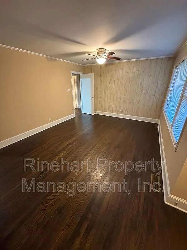 3 bed, 2.0 bath, 1422 sqft, $2,050 — Photo 2