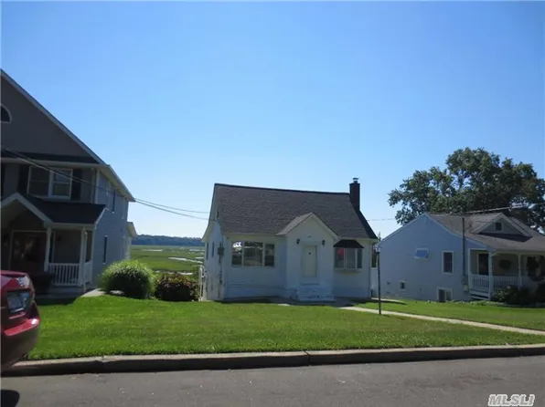 29 Hillside Ave, Northport, NY 11768