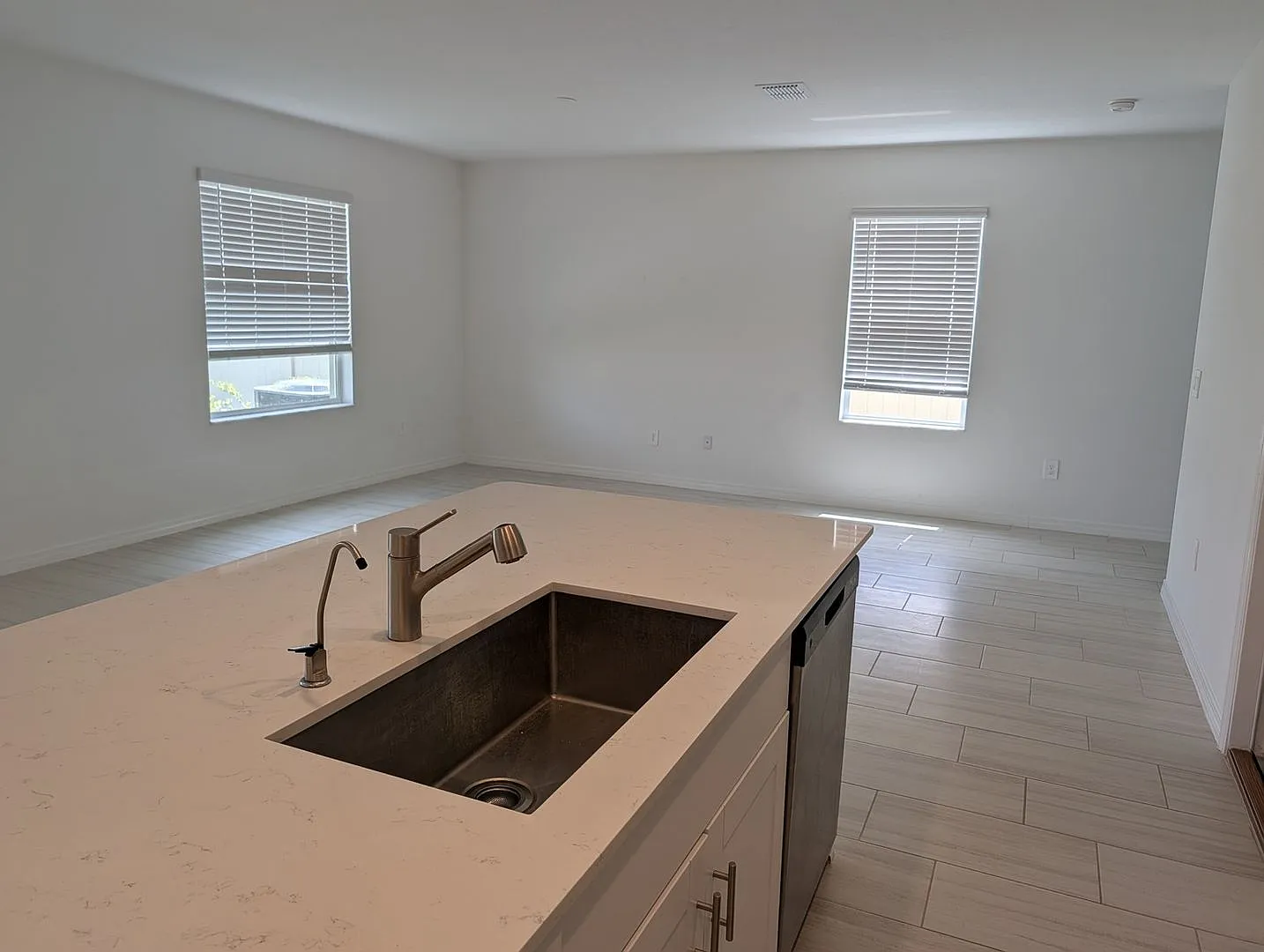 Charming 4BR House in Two Rivers — Photo 2
