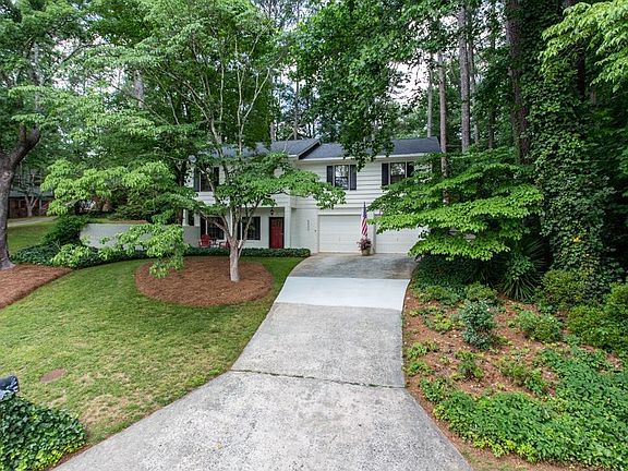 4th image of 3235 Foxwood Trl SE