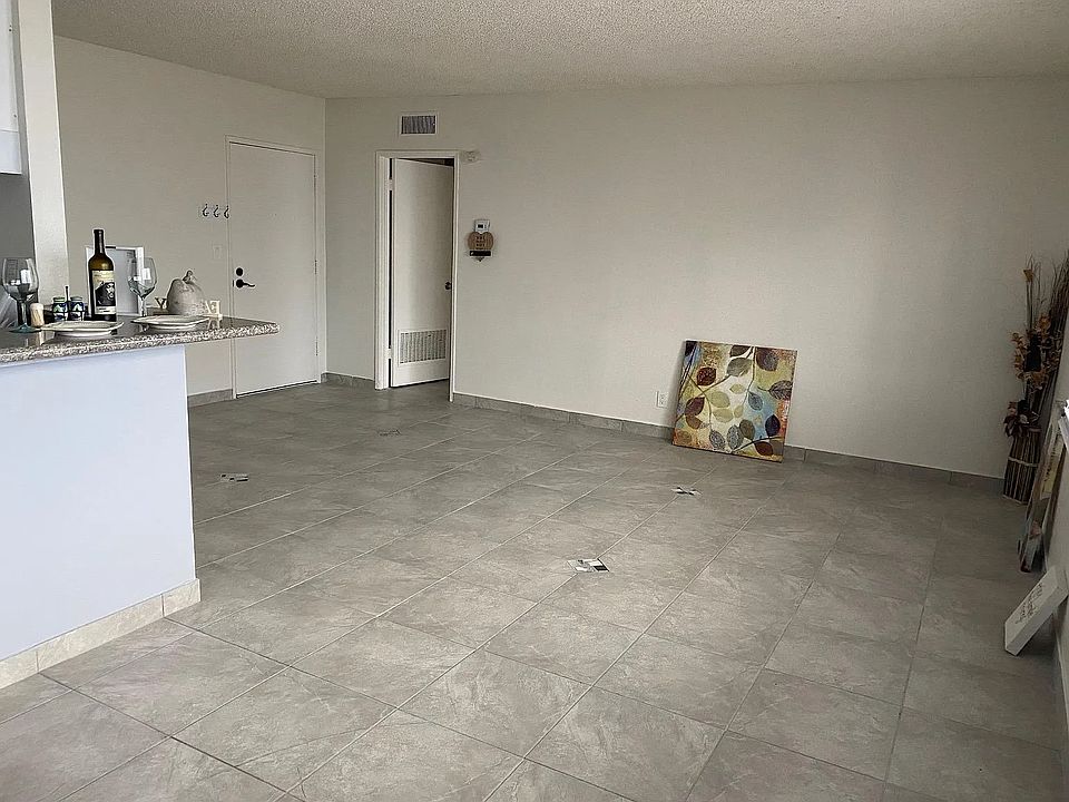 1st image of 14149 Vanowen St #18