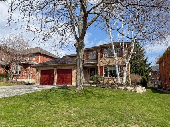 499 Bush Dr, Hamilton, ON L9G 4T4