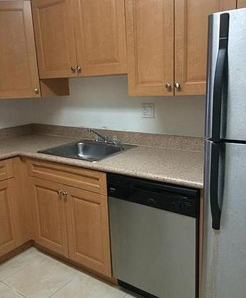 2nd image of 5201 Geneva Way APT 310