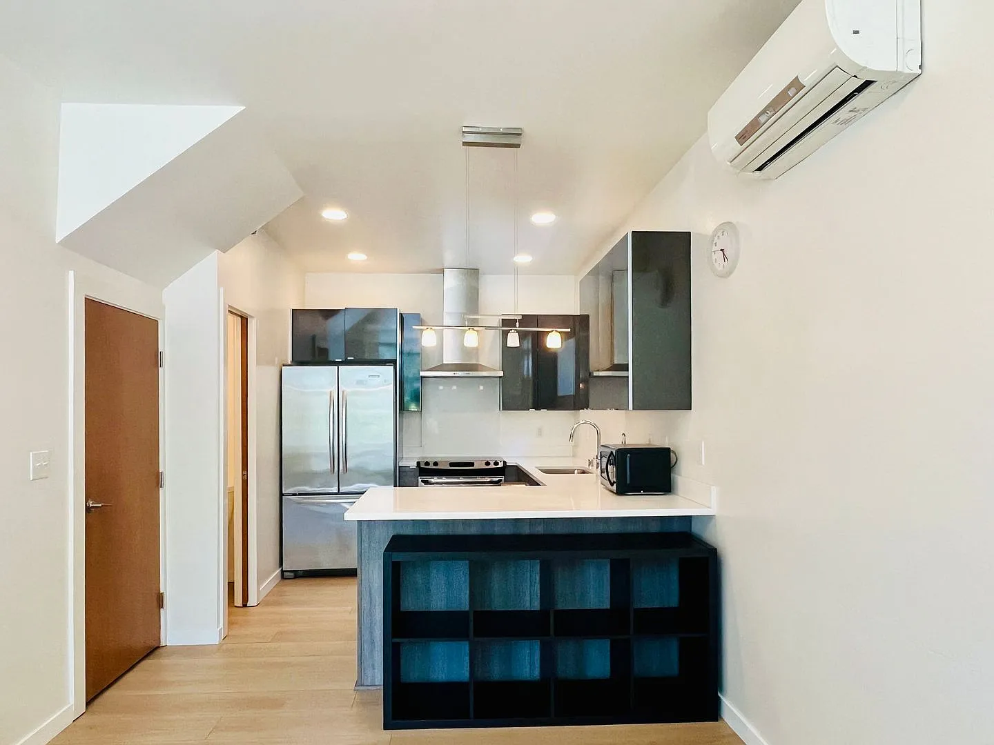 Modern 3-Bedroom Townhome with AC & Assigned Parking in Judkins Park / Central Area — Photo 3