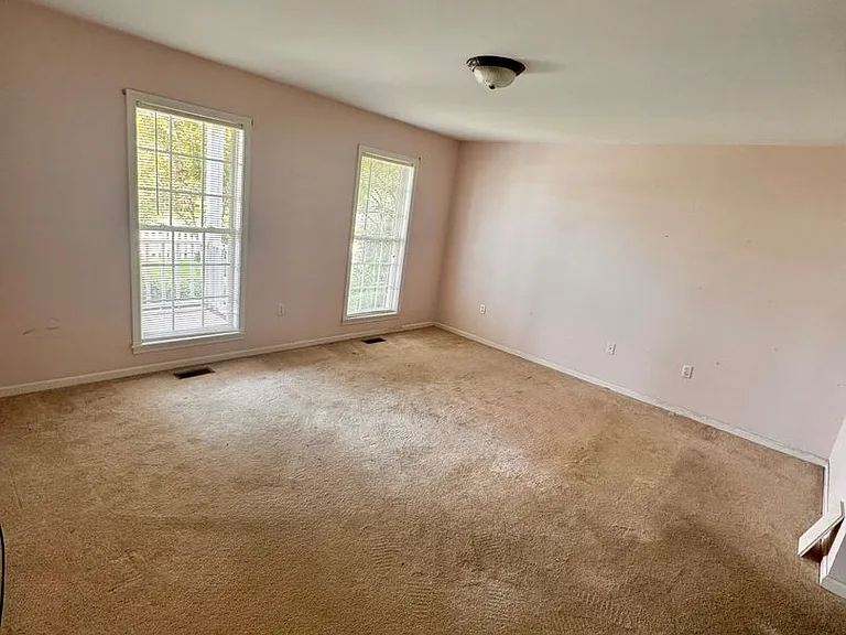1374 Edwin St — Photo 10