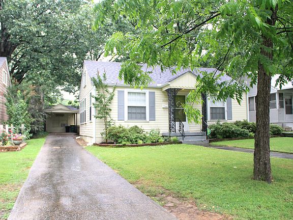 Driveway/Street view