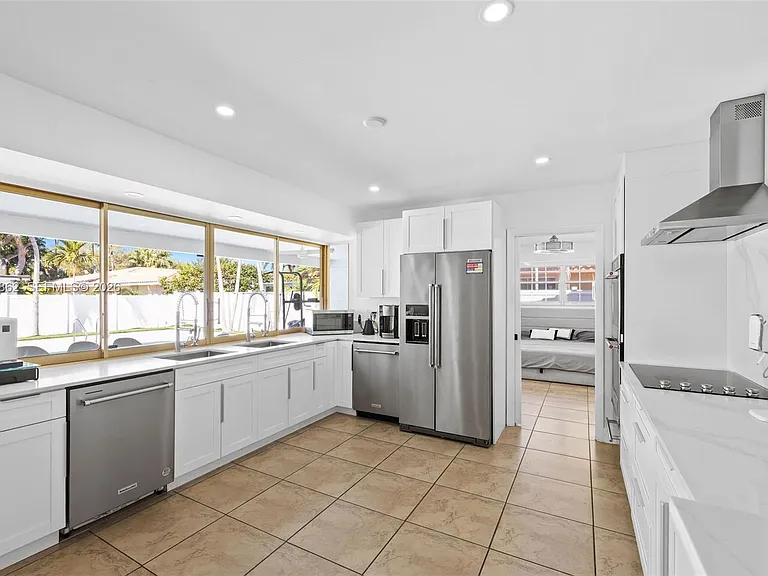 3460 N 46th Ave — Photo 15