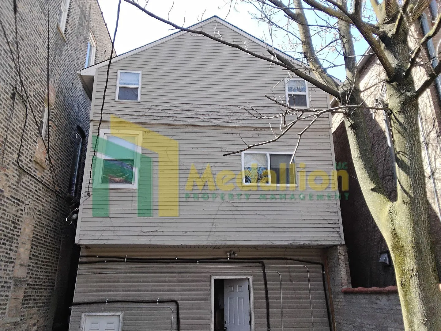 Updated 2-Bedroom Loft-Style Unit in Wicker Park — Photo 2
