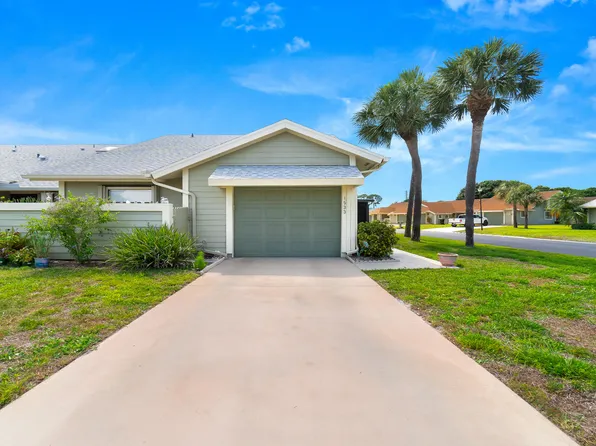 1533 SE Crayrich Court, Port St Lucie, FL 34952