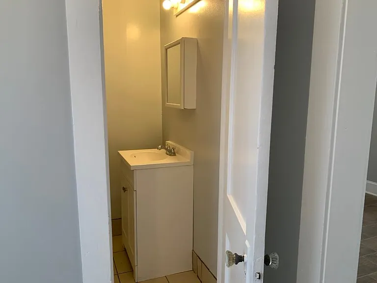 2243 Gilmore St #B — Photo 10