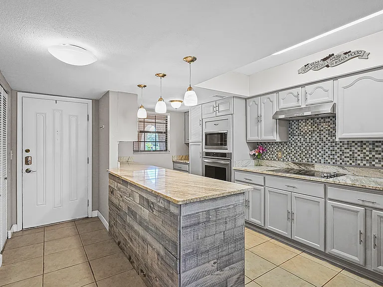 1750 Belleair Forest Dr #C20 — Photo 5
