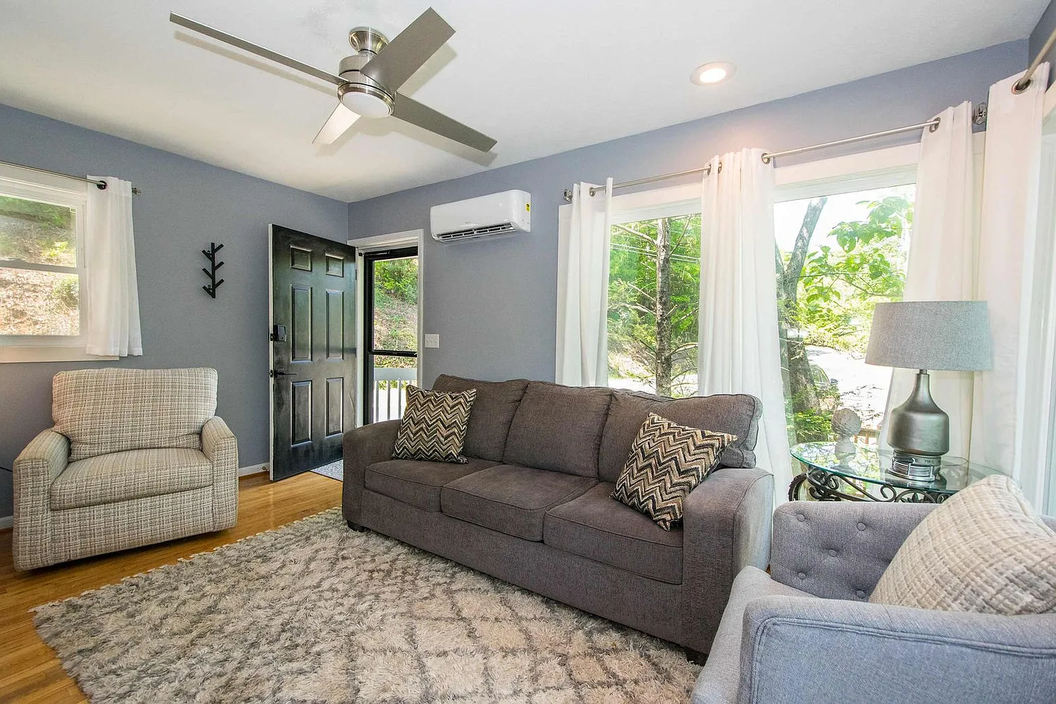 1 bed, 1.0 bath, 495 sqft, $3,658 — Photo 3