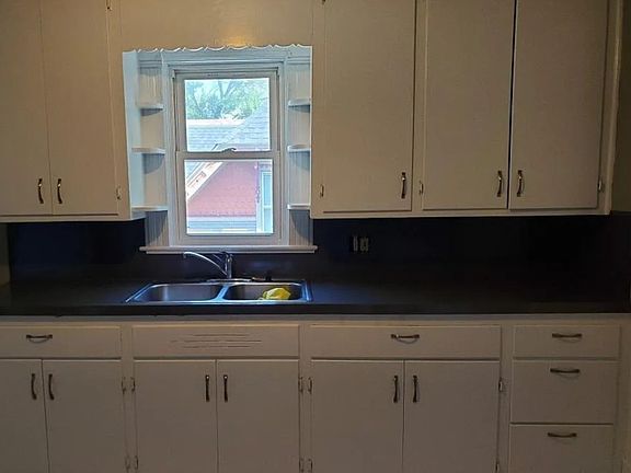 3rd image of 1556 Queen Ave NE #2