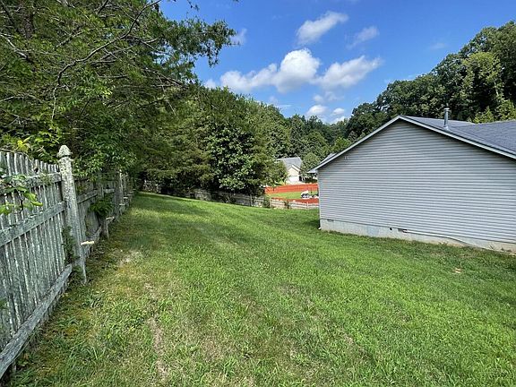3rd image of 417 Dogwood Glen Ln