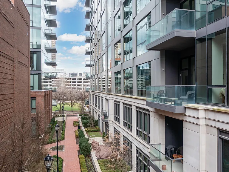 250 Spring St #313 — Photo 31