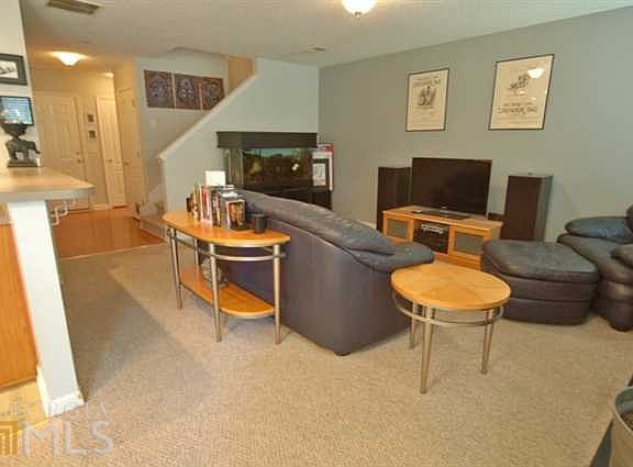 4th image of 419 Red Coat Ln