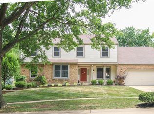 15658 Cedarmill Dr, Chesterfield, MO