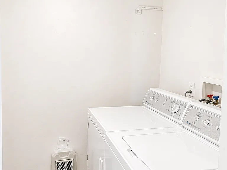 241 N Vine St — Photo 8